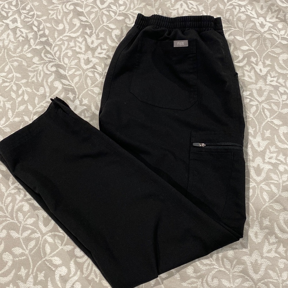 Figs Yola Skinny Scrub Pant. Black. Size small petite.